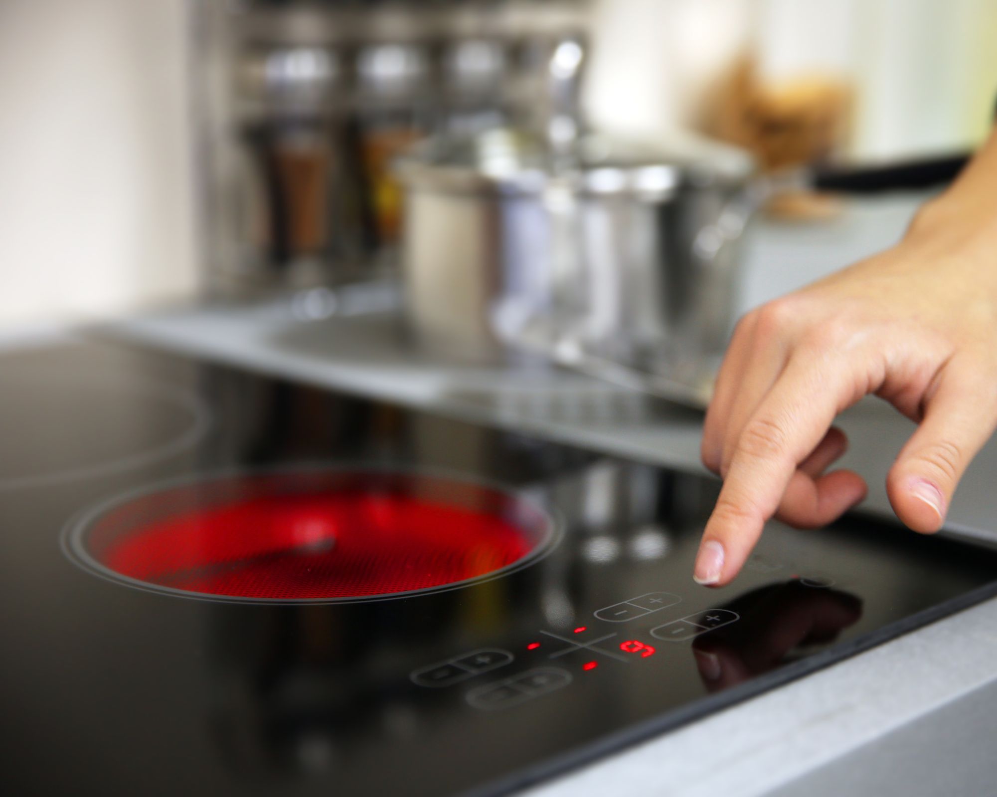 Cuisinière induction, gaz ou vitrocéramique : que choisir ?