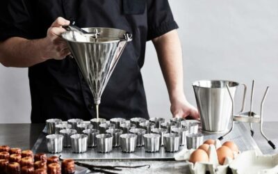 L’entonoir à piston : un outil indispensable pour les chefs pâtissiers.