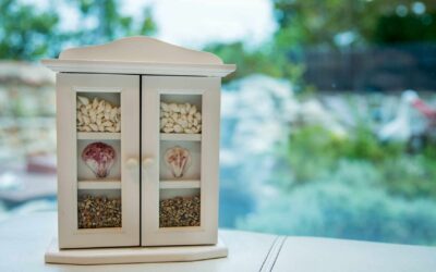 Recycler des objets de voyage pour la décoration.